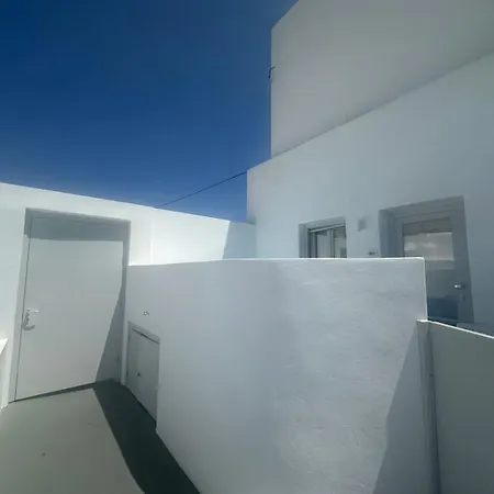 White Concept Caves (adults Only) サントリーニ